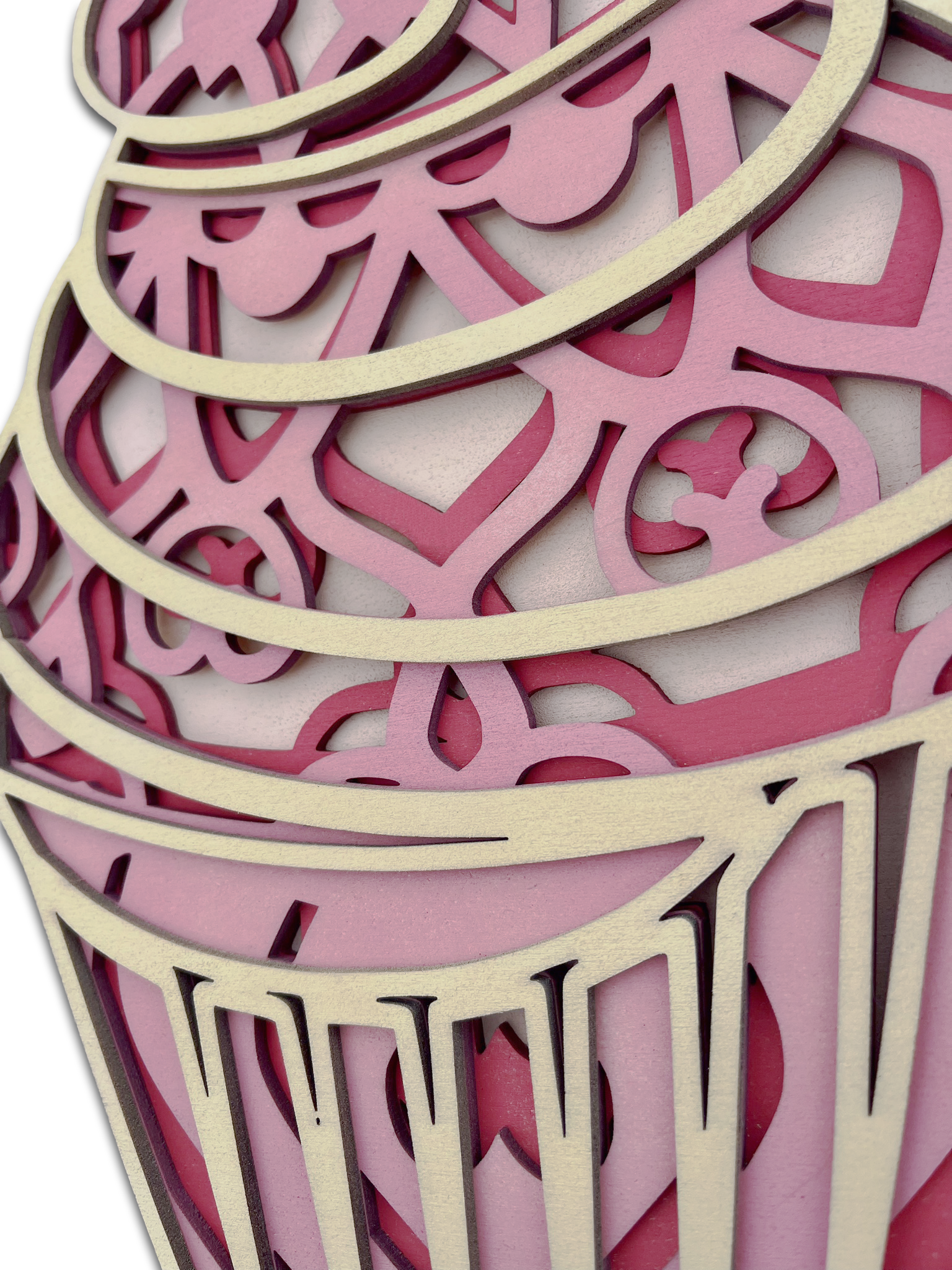 Décoration artisanale sucrée de cupcake en bois design mandala