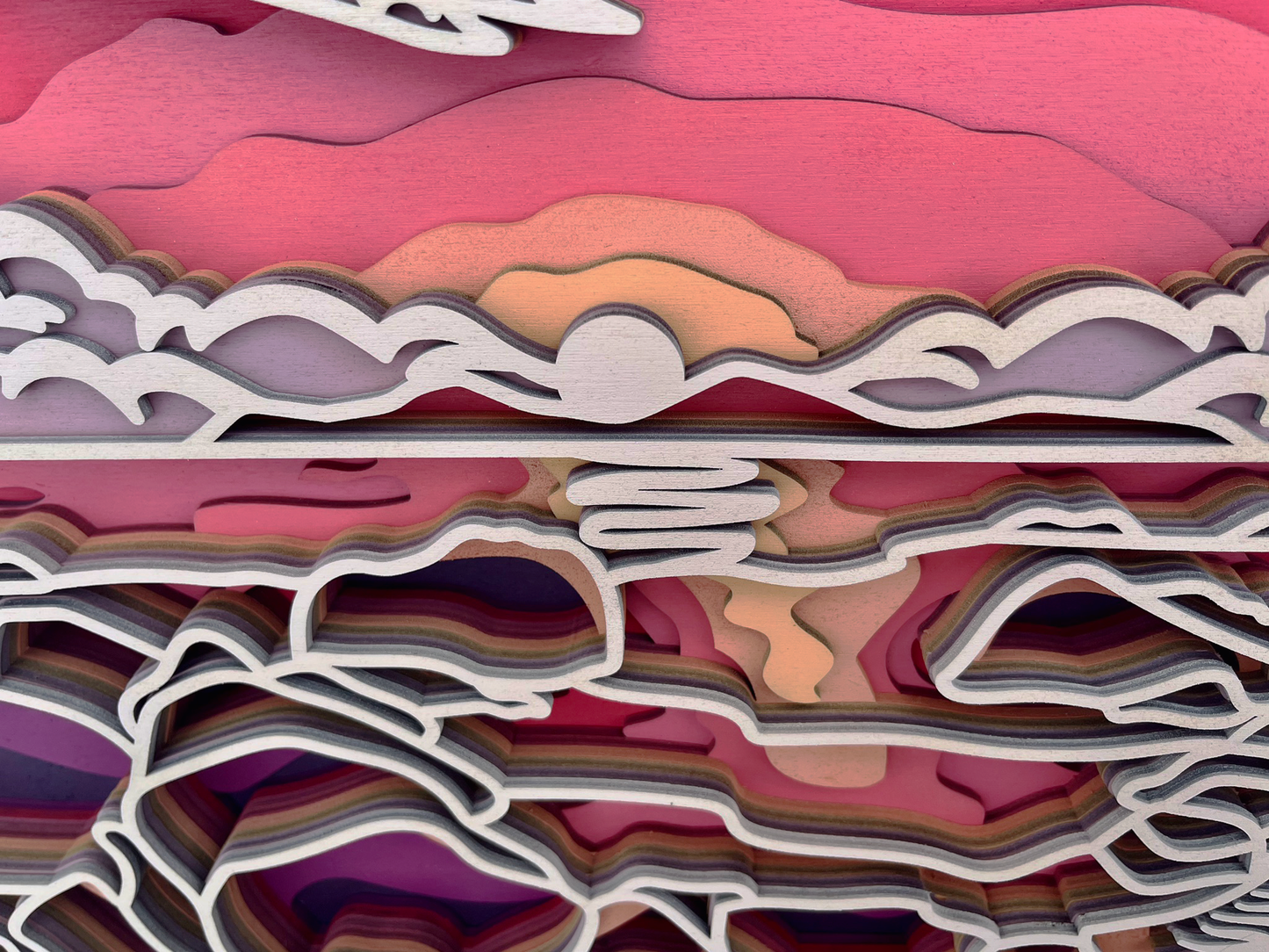 Décoration artisanale d'un tableau représentant un paysage coucher de soleil au design 3D fantaisiste